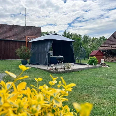 Utulne Spani Ve Venkovske Chaloupce Holiday home