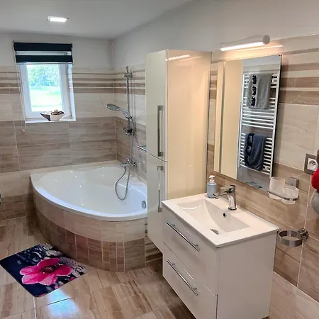Holiday home Wellness Venkov S Virivkou Podbrezi